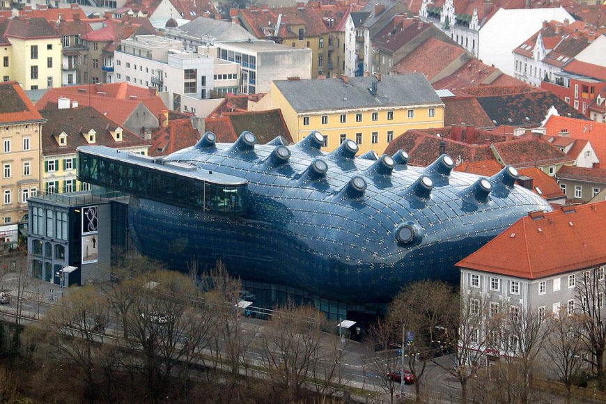 Graz Art Museum, step into Blobitecture.
