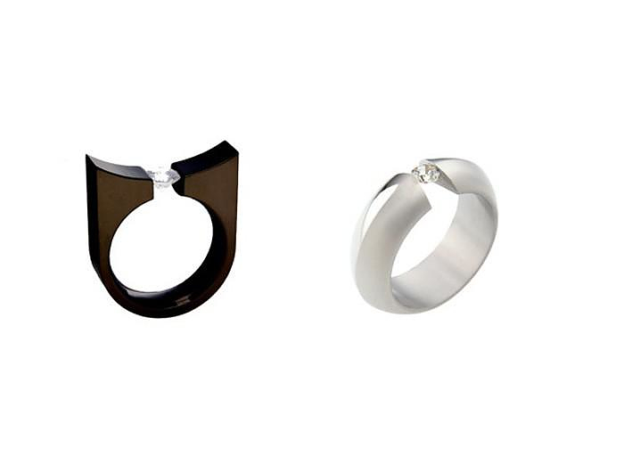 Μονόπετρα δαχτυλίδια από τιτάνιο και ζιρκόνιο της Absolute Titanium Design.
