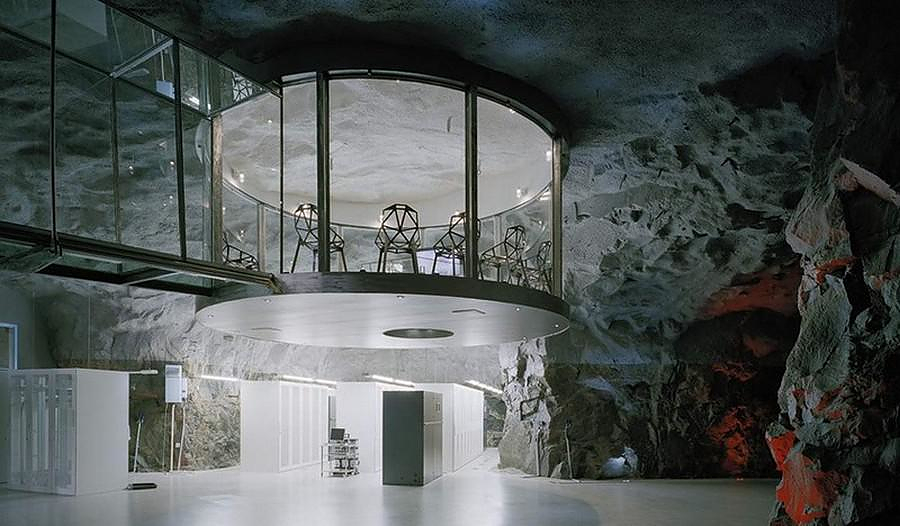 Ένα πρώην πυρηνικό καταφύγιο μετατρέπεται σε γραφεία από τους Albert France-Lanord Architects.
