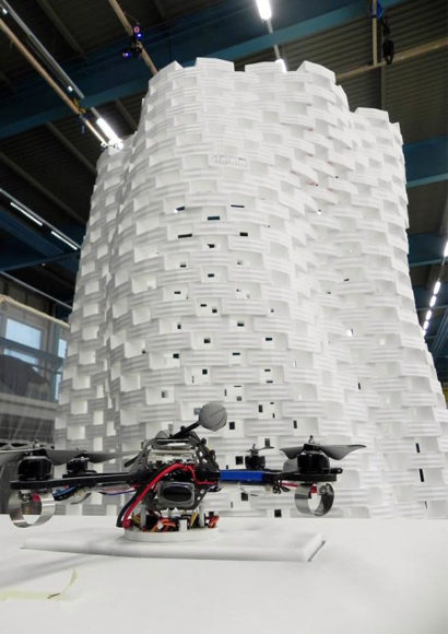 Αρχιτεκτονική με ιπτάμενα ρομπότ στο frAC centre.