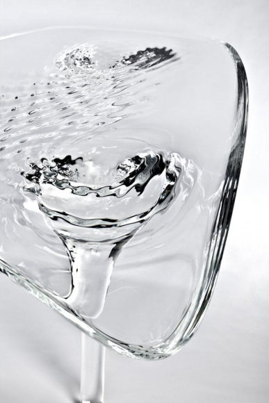 Τραπέζι Liquid Glacial από την Zaha Hadid.