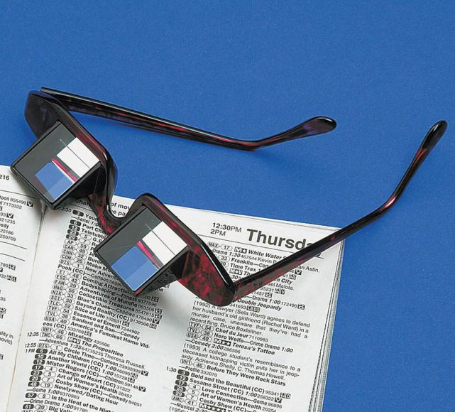 Πρισματικά γυαλιά για διάβασμα στο κρεβάτι.
