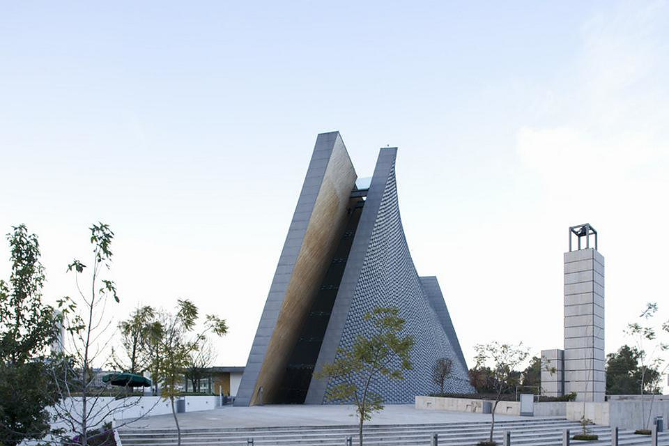 Modern Church Architecture by Javier Sordo Madaleno Bringas.