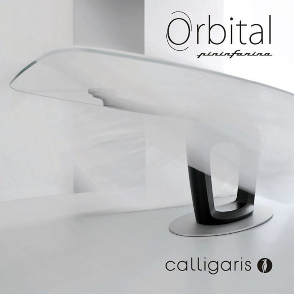Επεκτεινόμενο τραπέζι Calligaris Orbital από τον Pininfarina.