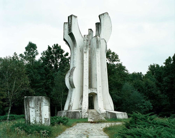 Spomenik τα μνημεία της πρώην Γιουγκοσλαβίας.