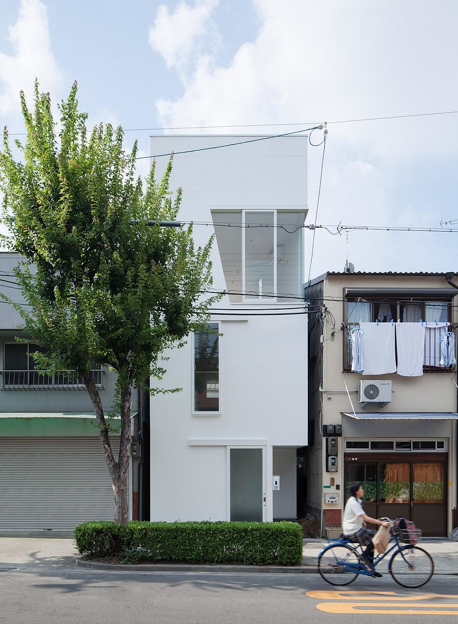 House in Tamatsu, Minimal Architecture by Kenji Ido.