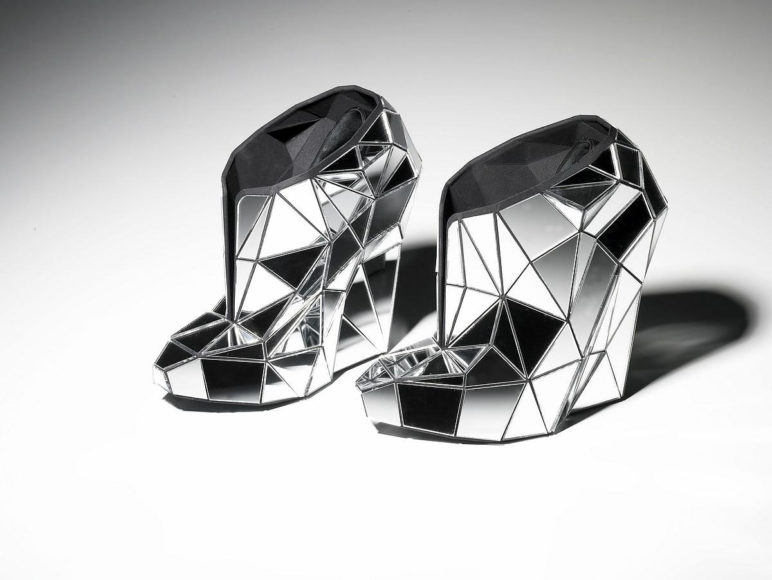 Γυναικεία παπούτσια Invisible Shoes από την Andreia Chaves.