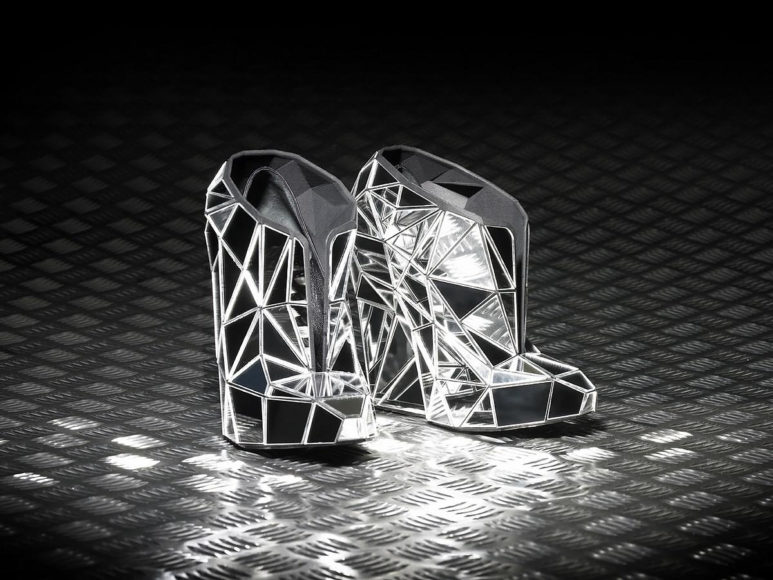 Γυναικεία παπούτσια Invisible Shoes από την Andreia Chaves.