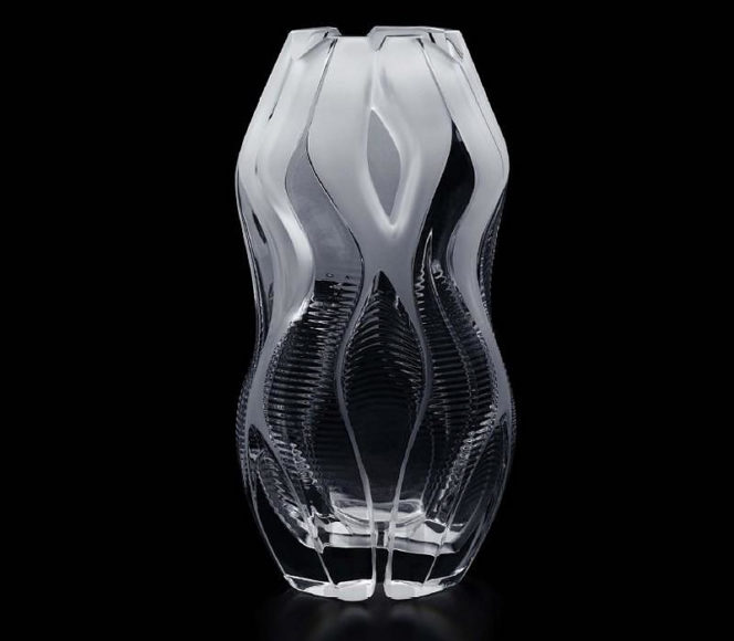 Κρυστάλλινα βάζα Lalique Crystal Architecture από την Zaha Hadid.