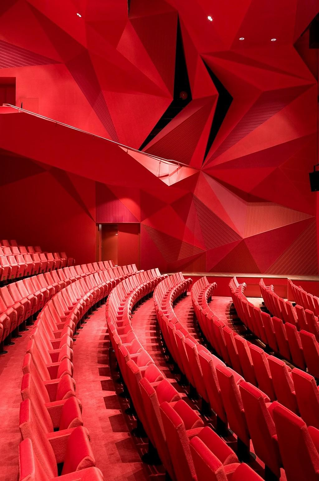 Agora Theatre by UNStudio.