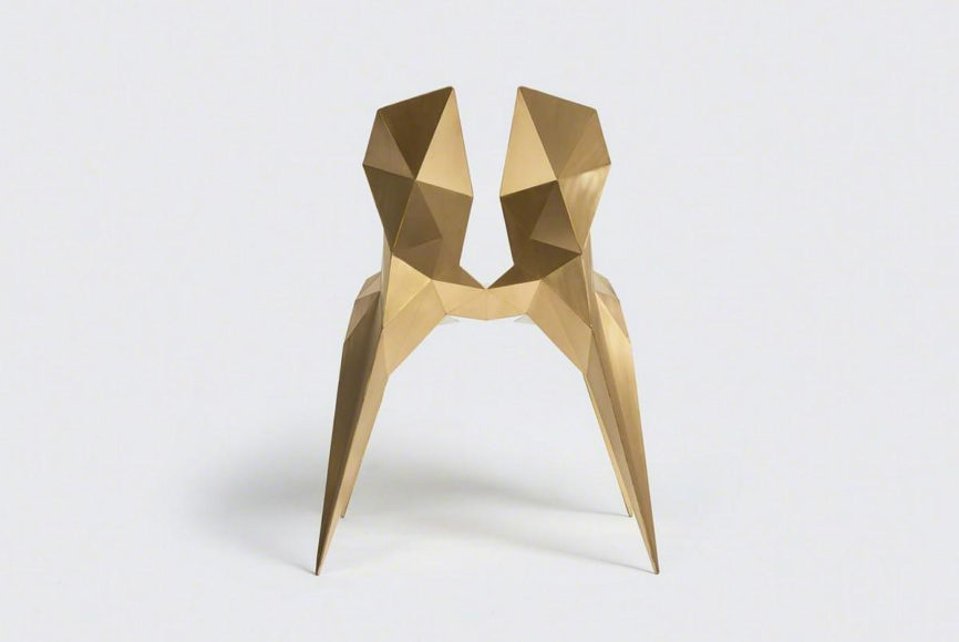 Μπρούτζινη καρέκλα (έργο τέχνης) Split του Zhoujie Zhang.