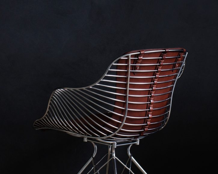 Μεταλλική καρέκλα Wire από τους Overgaard & Dyrman.