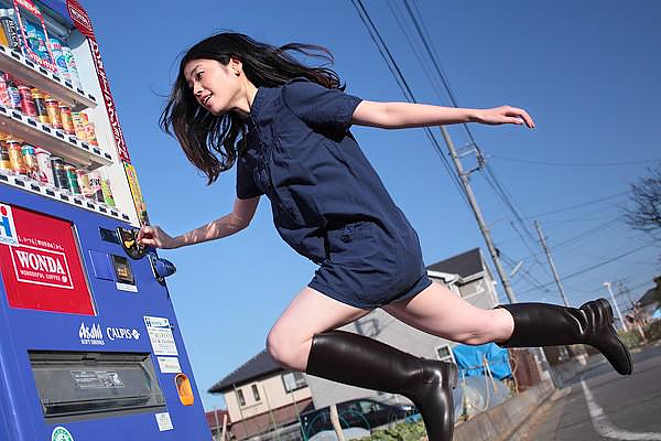 Natsumi Hayashi, Tokyo’s levitating girl.